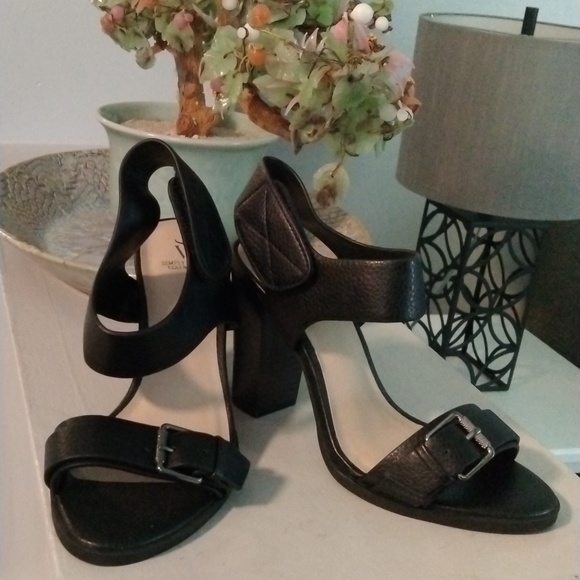 Vera Wang heel dress sandals - Picture 1 of 5